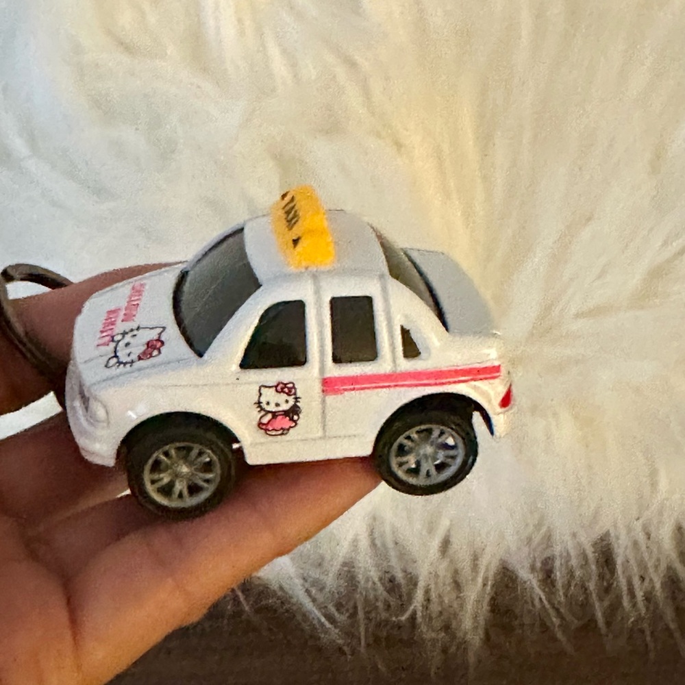 Hello kitty inspired keychain - Picture 5 of 6